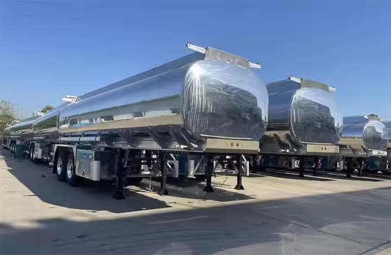 Transport ropy naftowej / paliwa / oleju napędowego / benzyny / ropy naftowej / wody / mleka 3 osi 50000L Zbiornik ze stopu aluminium / ciężarówka z czołgami